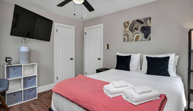 Hibiscus Hideaway | Relaxing 3BR Escape