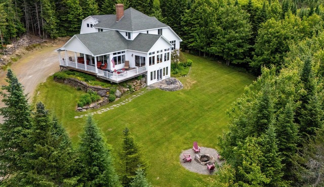 Hilltop - Spacious and beautifully appointed home with magnificent views