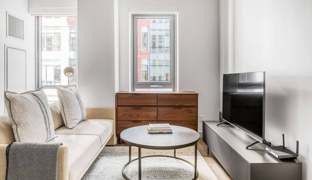 Hip Kendall Square Studio w/W/D, Gym & Concierge near MIT, by Blueground in Cambridge