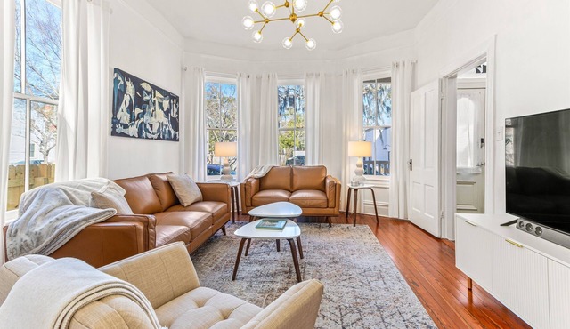 Historic 3 BR Townhouse w/Parking by Forsyth