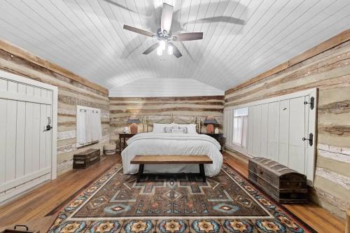 Historic Augusta Cabin | Wine Country & Fire Pit
