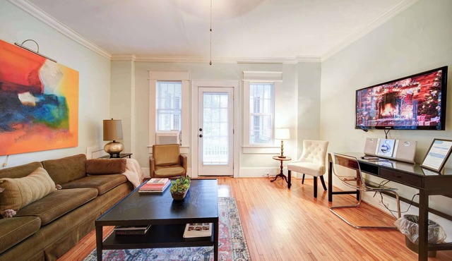 Historic Dilworth 1BR Apartment: King Suite Near Atrium Health & Uptown