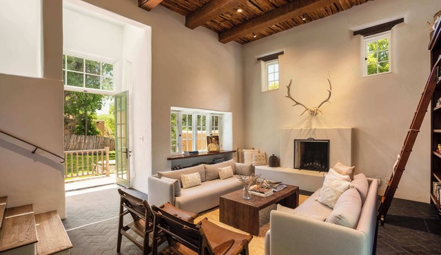 Historic Home, Stunning Gardens, Walk to Canyon Rd