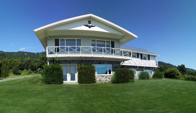 Historic - Private 28 Acres - 180° Ocean View! - Carolyn's suite