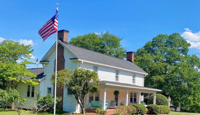 Historic, private 3-bedroom house in Winston-Salem with ample parking.
