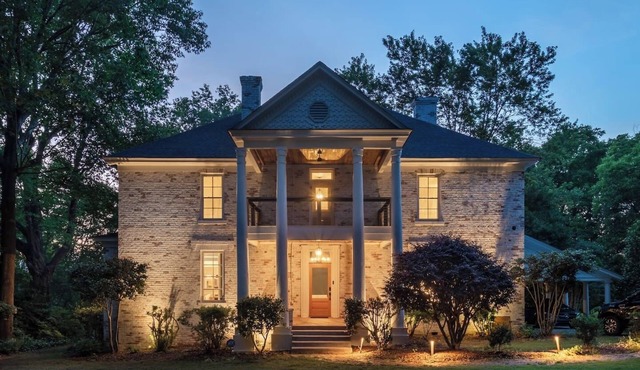 Historical Modern Luxury Home, 5 Bedrooms/8 Beds