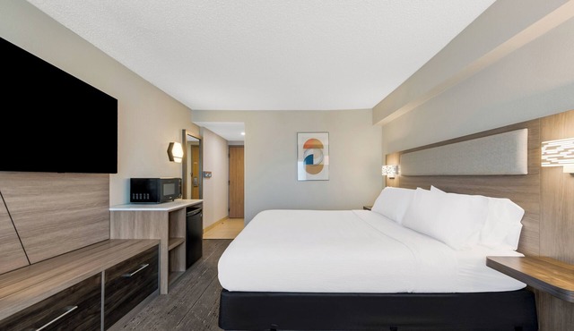 Holiday Inn Express Hampton - Coliseum Central by IHG