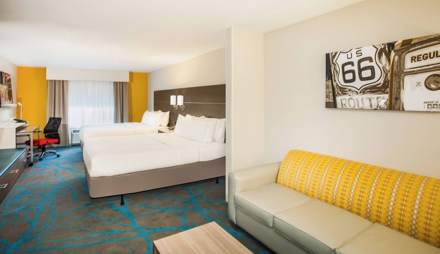 Holiday Inn Express & Suites Litchfield West by IHG