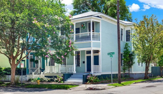 Home in Victorian District Near Forsyth Park, Heated Pool Access