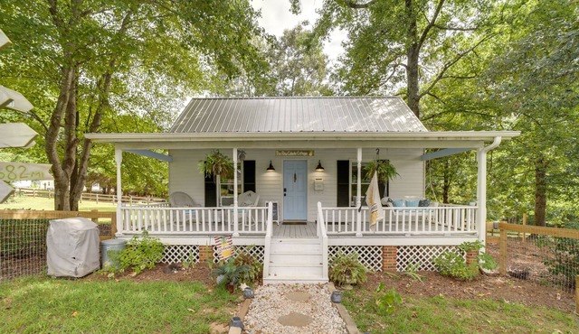Horse-Friendly Cottage w/ Fire Pit & Grill!