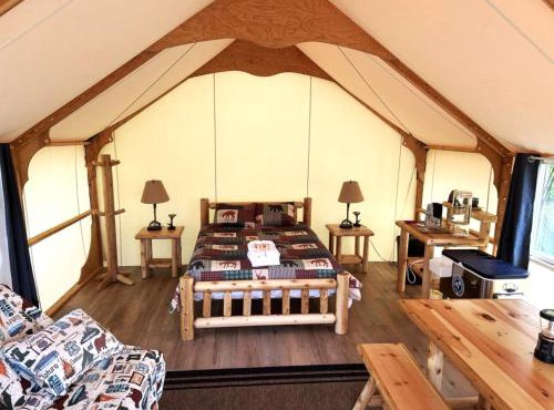 Howling Wolf Resort in Seward