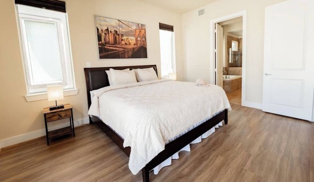 #HTX Skyline-View Luxe Home, Sleeps 8, Midtown