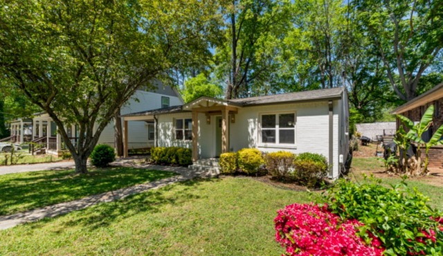 Ideal Stay for Business Pros and Travel Nurses—Minutes from ATL Airport.