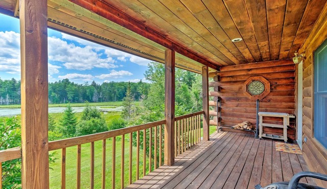 Jacksonville Cabin w/Wraparound Deck & Views