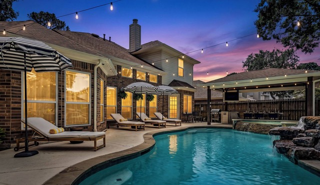 Katy Family Retreat · Heated Pool, Hot Tub, Game Room · Sleeps 16