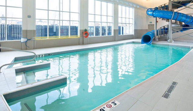 King Studio w/Kitchen | Free Breakfast + Pool in Red Deer