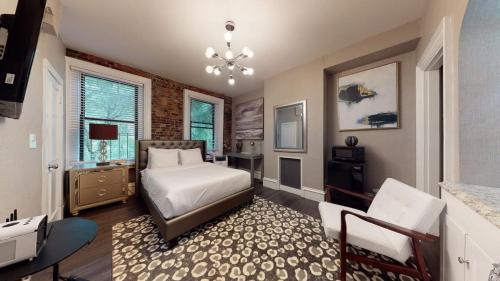 L 3-33 Stylish Private Studio in Boston!