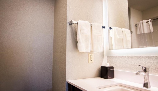 La Quinta by Wyndham Anchorage Airport