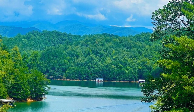 Lake & Mtn view, Hot Tub, Near Tsali, Bryson, rafting, Pets Ok
