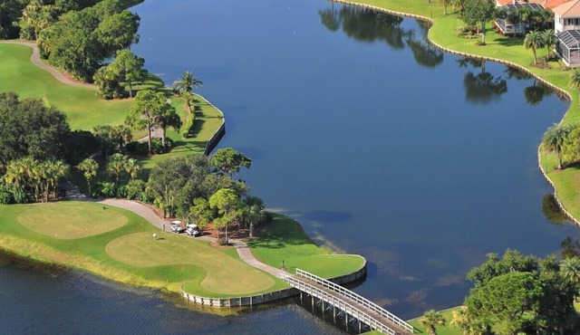 Lakefront 3/2 home in the University Park Country Club - Pardon Us Golf