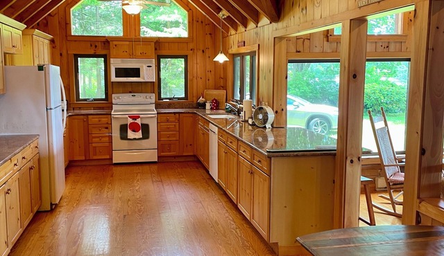 Lakefront cabins for family and friend gatherings