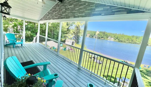Lakefront, gameroom,Air Conditioner,firepit, kayaks, canoes, frog mat,pedal boat