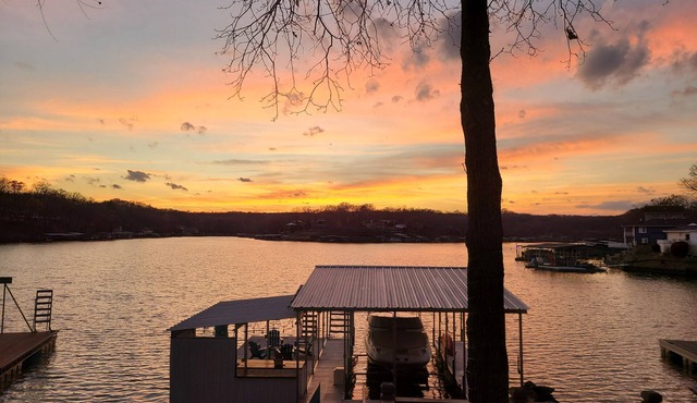 Lakefront Retreat w/Dock, Deck & Stunning Cove Views - 39MM
