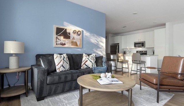 Landing | Beautiful 2BD, Gym, Pool