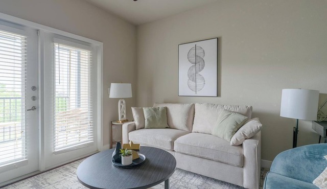 Landing | Chic 1BD, Courtyard, Pool