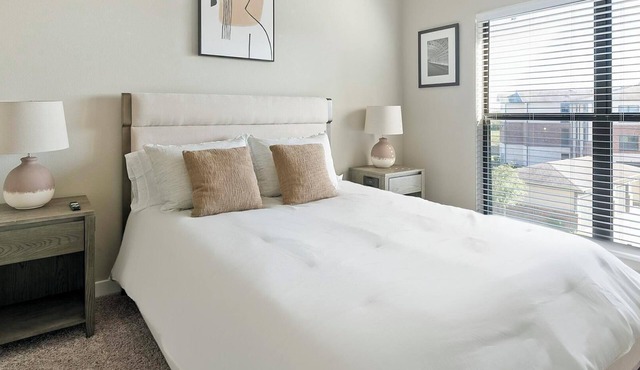 Landing | Chic 1BD, Gym, Pool