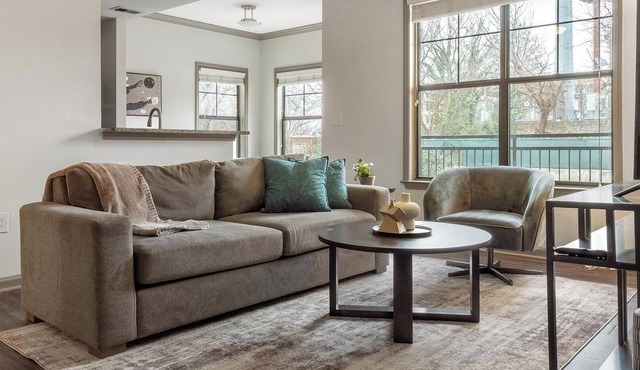 Landing | Chic 1BD, Pool, Gym