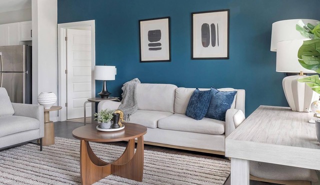 Landing | Chic 2BD, Gym, Pool