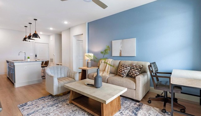 Landing | Chic 2BD, Yoga Studio, Pool