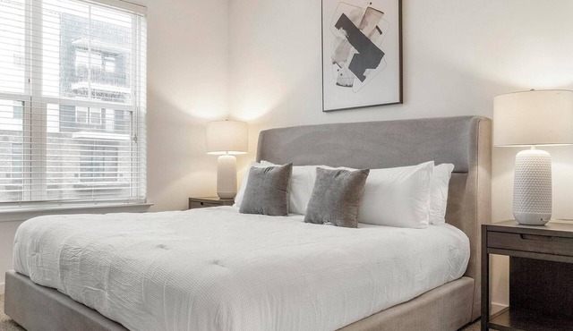 Landing | Chic 3BD, Yoga Studio, Pool