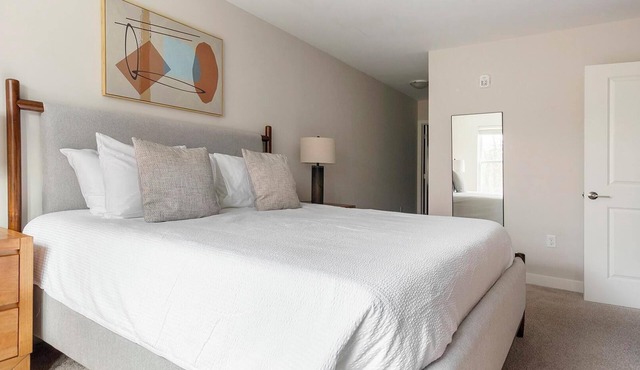 Landing | Stunning 2BD, Game Room, Yoga Studio