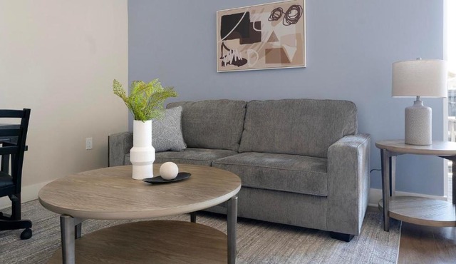 Landing Stylish 1BD Gym Pool