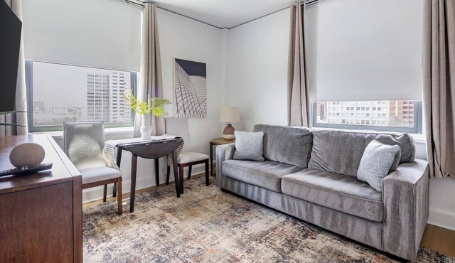 Landing | Stylish 2BD, Gym, Pool