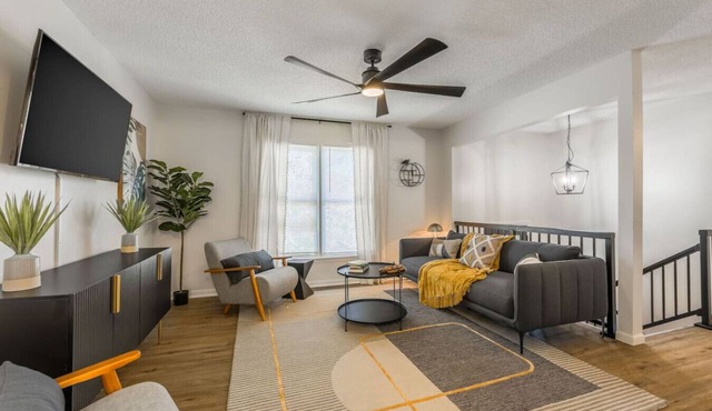 Large 4BR Home, Garage – Short & Long Stay