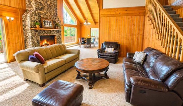 Large Cabin Style Home Sleeps 22