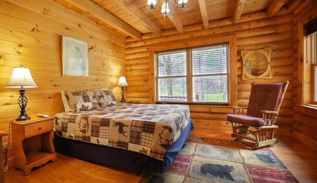 Large Cabin w/Hot Tub & Game Room near Bryson