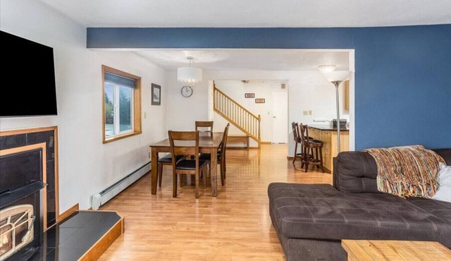 Large Downtown Home in the Heart of Seward, Sleeps 12