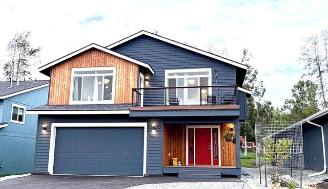 LE'S SINGLE HOUSE: HARMONY BALCONY HOUSE WITH OCEAN VIEW.