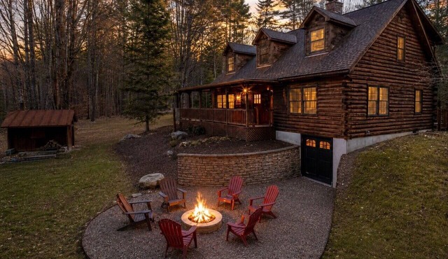 Log Cabin w/Wraparound Porch & Scenic Train Views