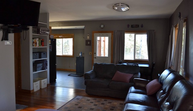 LOVELY SECLUDED STUDIO - Two miles from Soldotna!