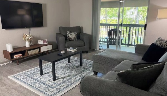 Lovely stay by the Braves/2bd 2bth with private access gate to Braves Stadium