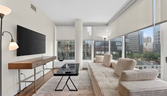 Luxurious 3 Bedroom Apartment in Seaport