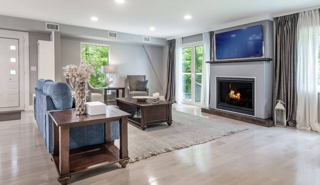 Luxury 2BR Andover entire home near Boston with fireplace, Parking & Balconies.