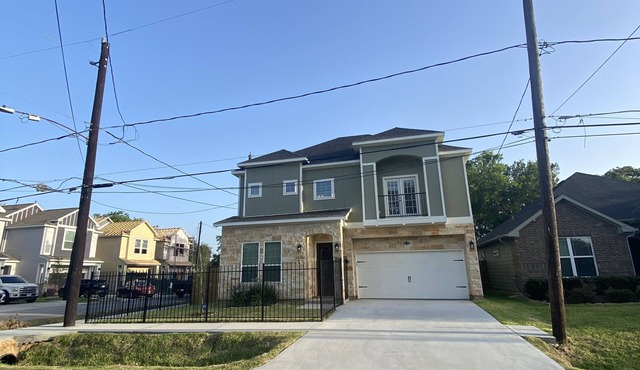 Luxury 3bed 2.5bath home with Master balcony