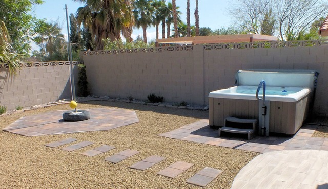 Luxury 4 BR Home/King Bed/Spa/BBQ & Games ~ Minutes to the Strip
