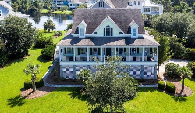 Luxury Historic Beach House with Lake Views in Oceanfront Gated Community near Pawleys Island, South Carolina